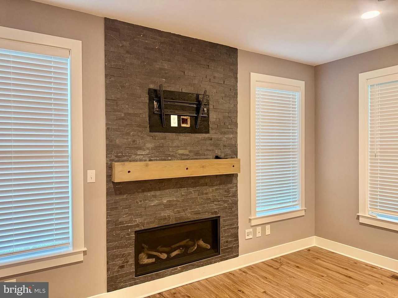 1921 Montevideo Rd - Photo 5 of 48