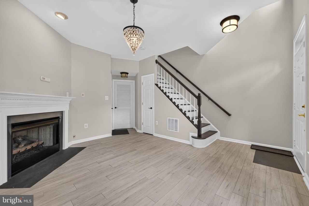 932 Harrison Cir - Photo 3 of 24