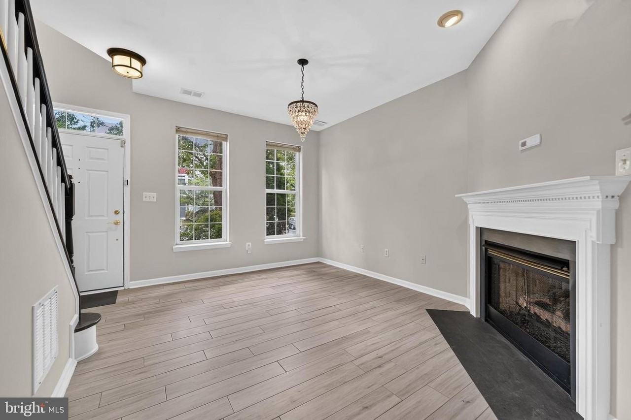 932 Harrison Cir - Photo 4 of 24