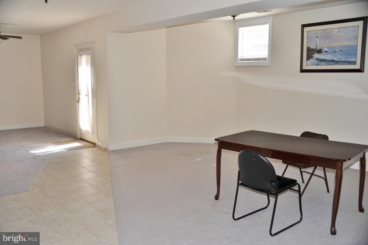 7582 Venture Dr - Photo 5 of 29
