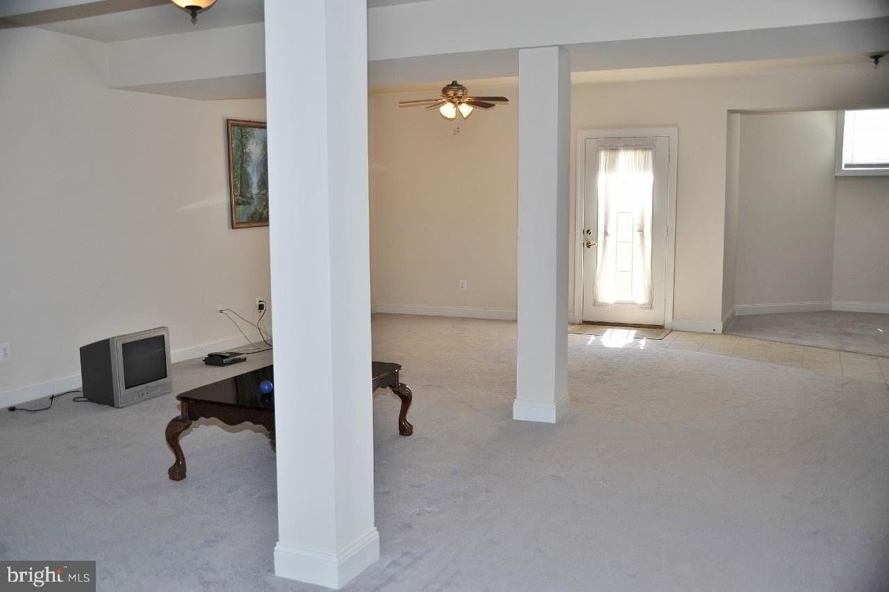 7582 Venture Dr - Photo 6 of 29