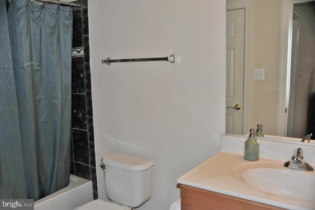 7582 Venture Dr - Photo 7 of 29