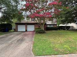 featured image of 441 Woodlake Rd