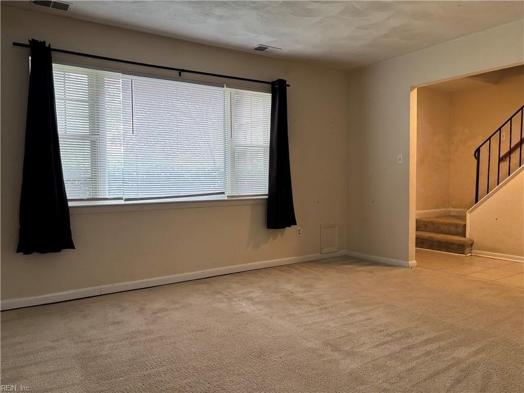 441 Woodlake Rd - Photo 4 of 27