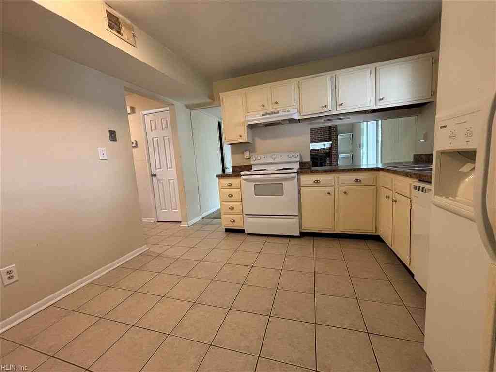 441 Woodlake Rd - Photo 7 of 27