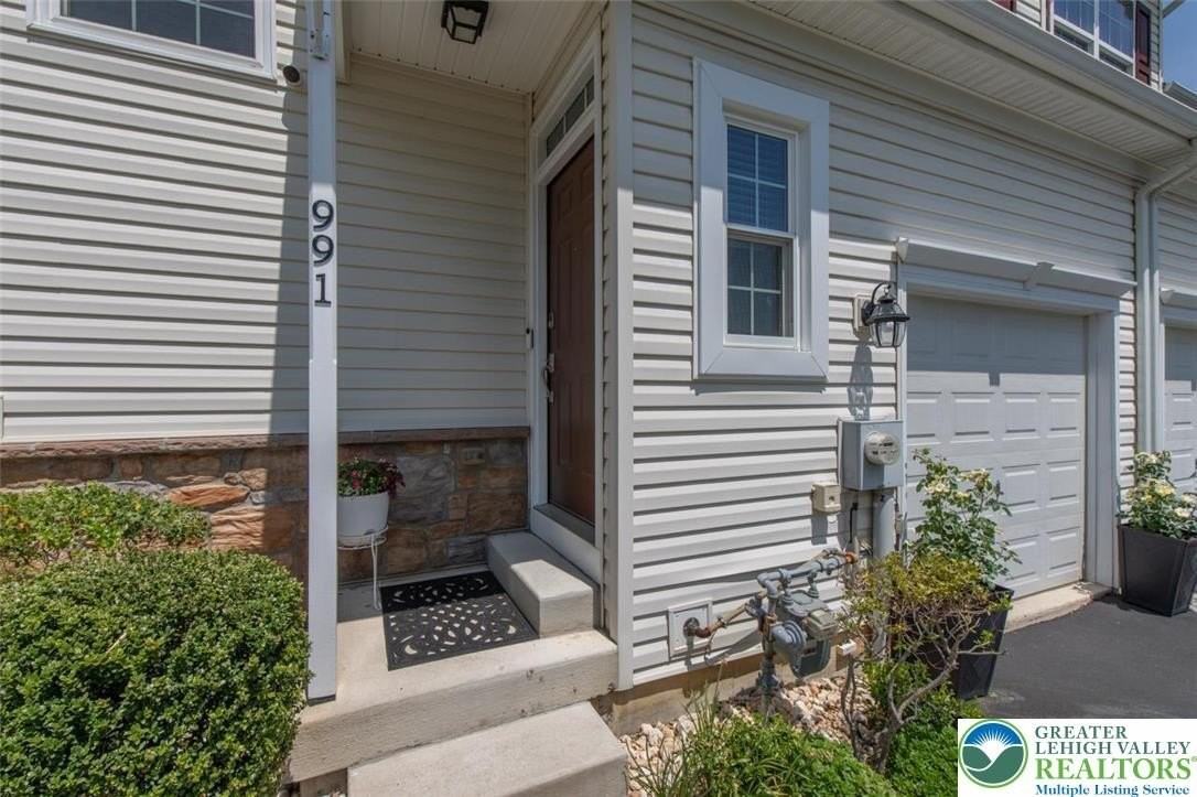991 King Way - Photo 3 of 50