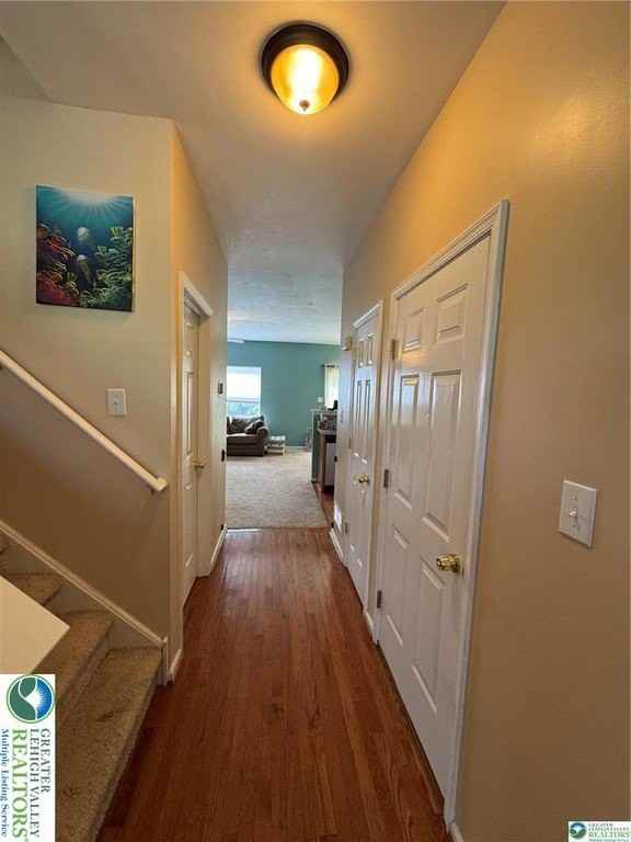 1081 Tudor Dr - Photo 2 of 41