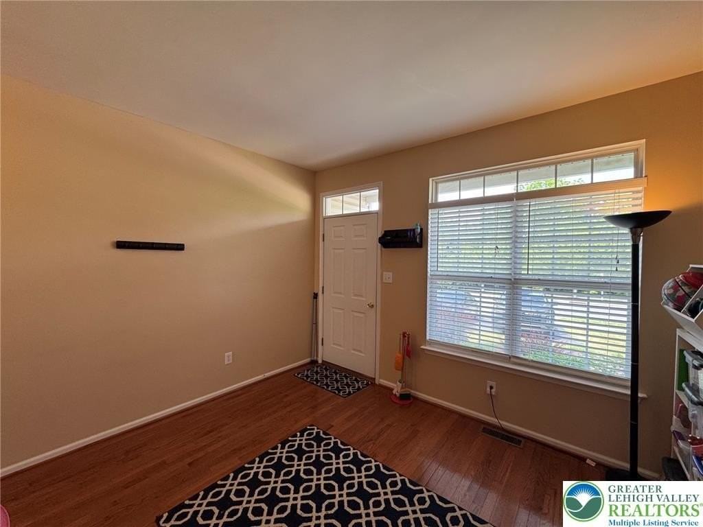 1081 Tudor Dr - Photo 4 of 41