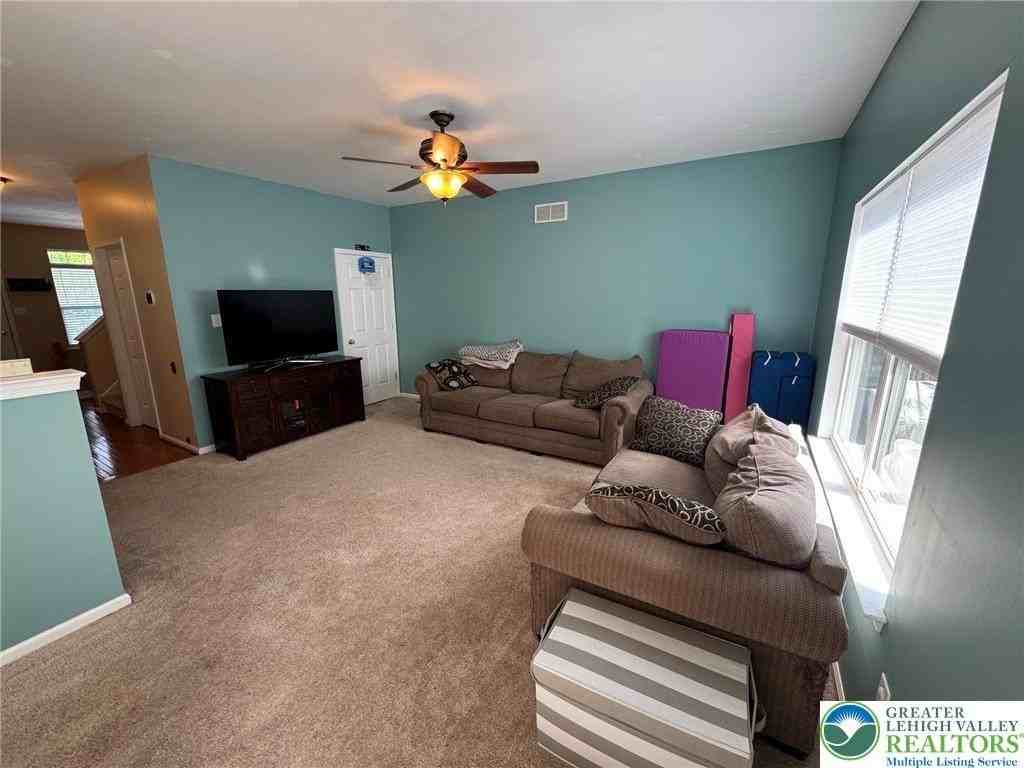 1081 Tudor Dr - Photo 5 of 41