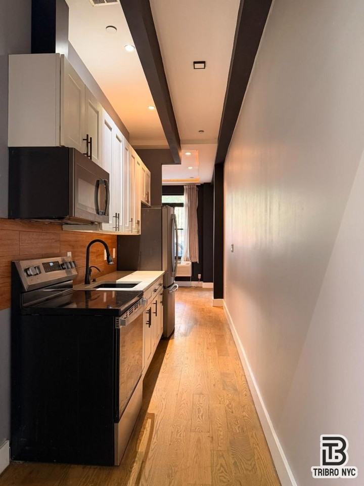 79 Suydam St - Photo 5 of 10