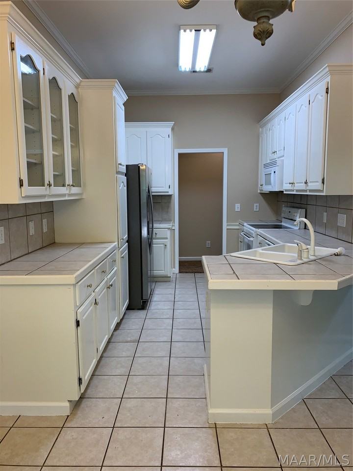 131 Live Oaks Dr - Photo 5 of 18