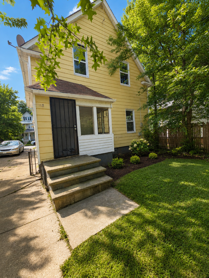 2049 West 85th Street, Unit 2 Up - Photo 2 of 11