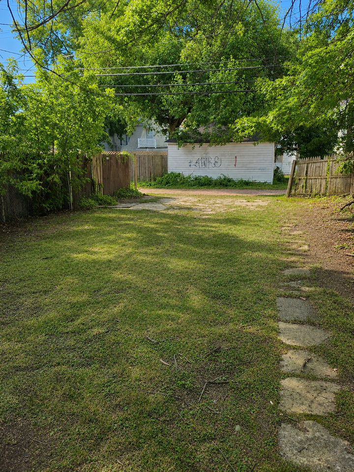 2049 West 85th Street, Unit 2 Up - Photo 3 of 11