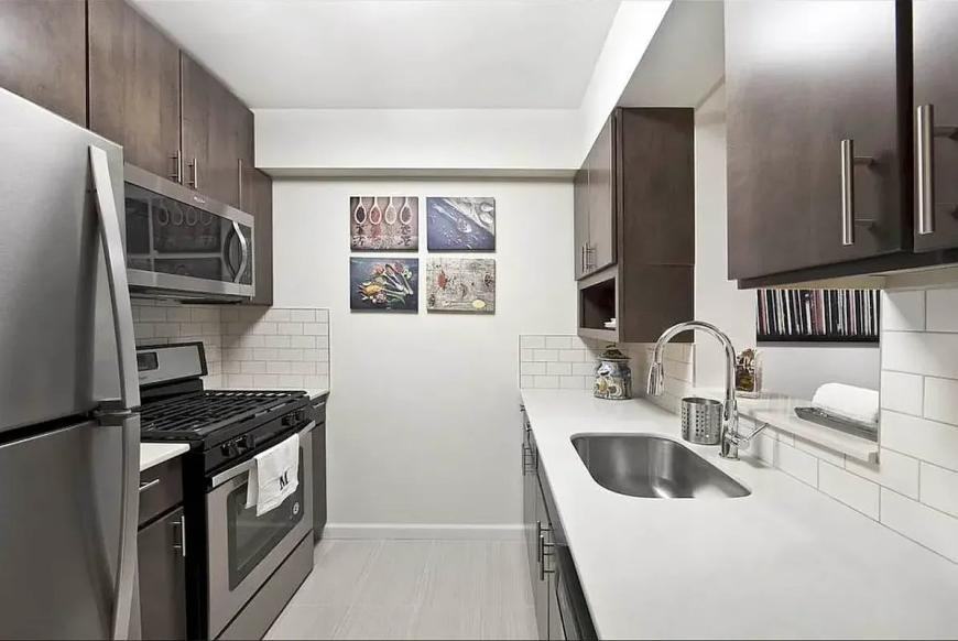 2763 Morris Ave - Photo 2 of 9