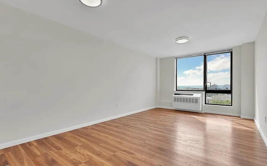 2763 Morris Ave - Photo 4 of 9