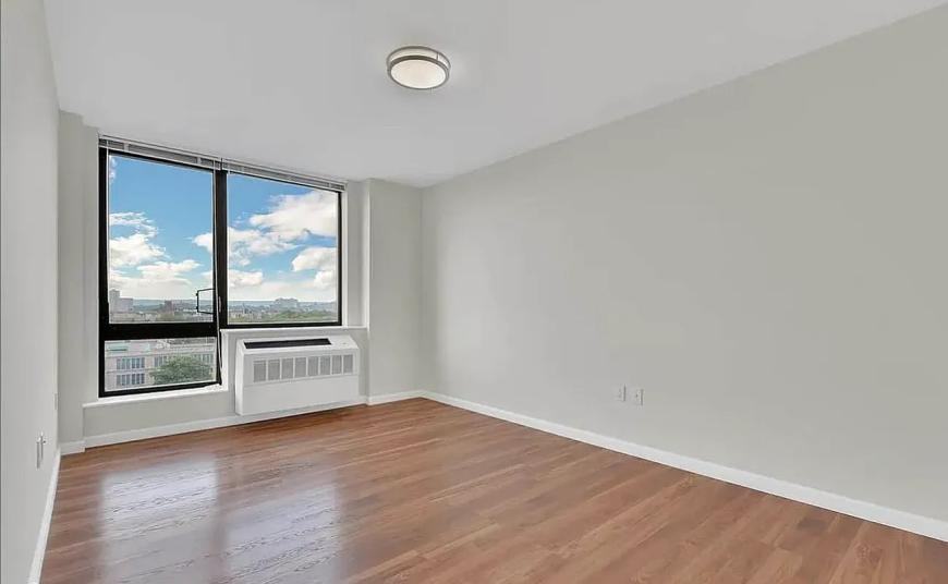 2763 Morris Ave - Photo 5 of 9