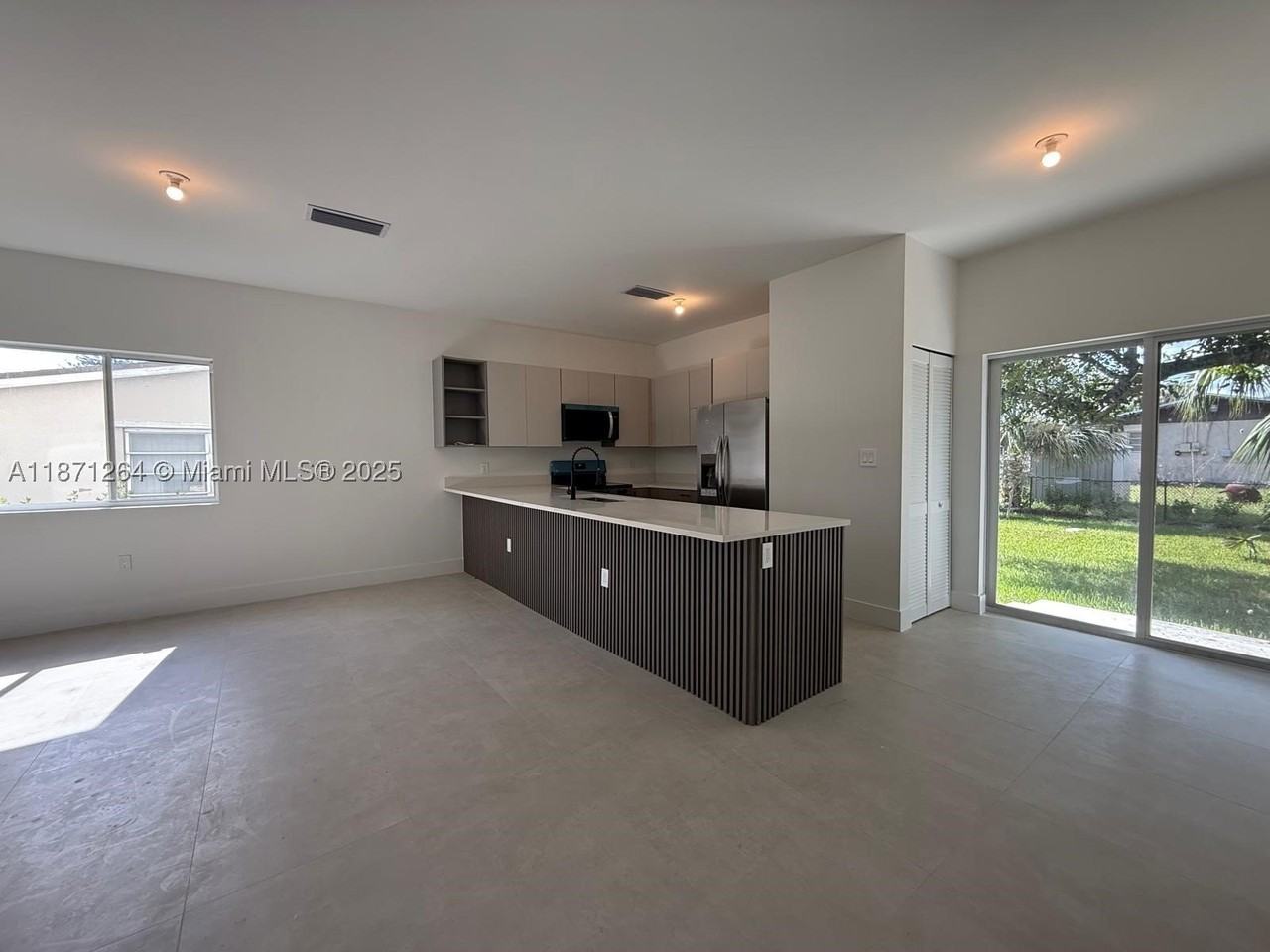 2788 Nw 9th Pl #0 - Photo 5 of 14