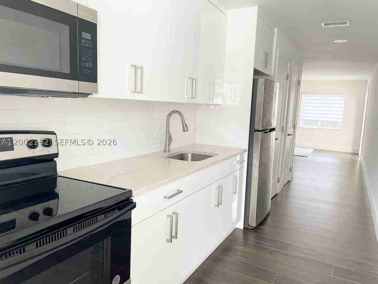 471 Nw 32nd Ct #B - Photo 2 of 9