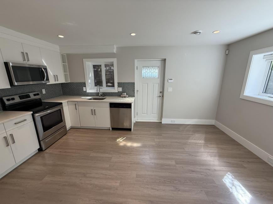 3842 Emerald Dr - Photo 3 of 10