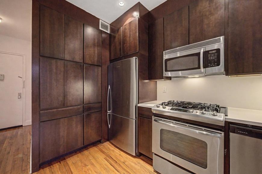 156 Prince St - Photo 3 of 9
