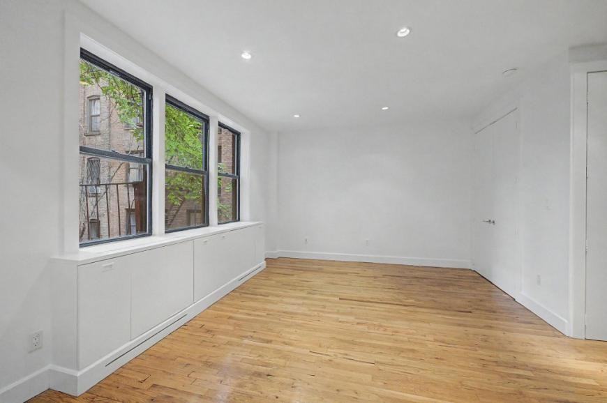 156 Prince St - Photo 6 of 9