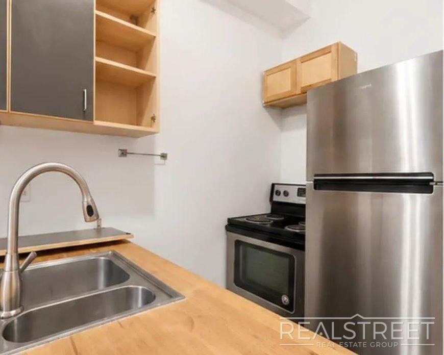 311 Troutman St - Photo 2 of 9