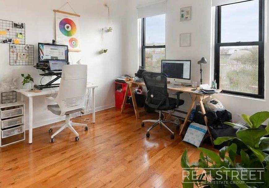 311 Troutman St - Photo 3 of 9