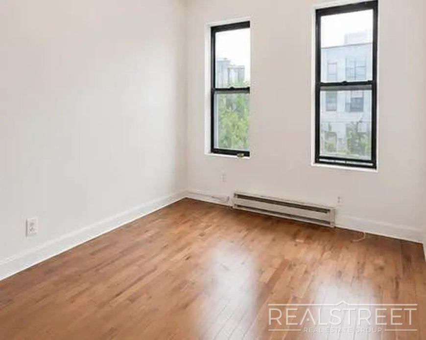 311 Troutman St - Photo 5 of 9