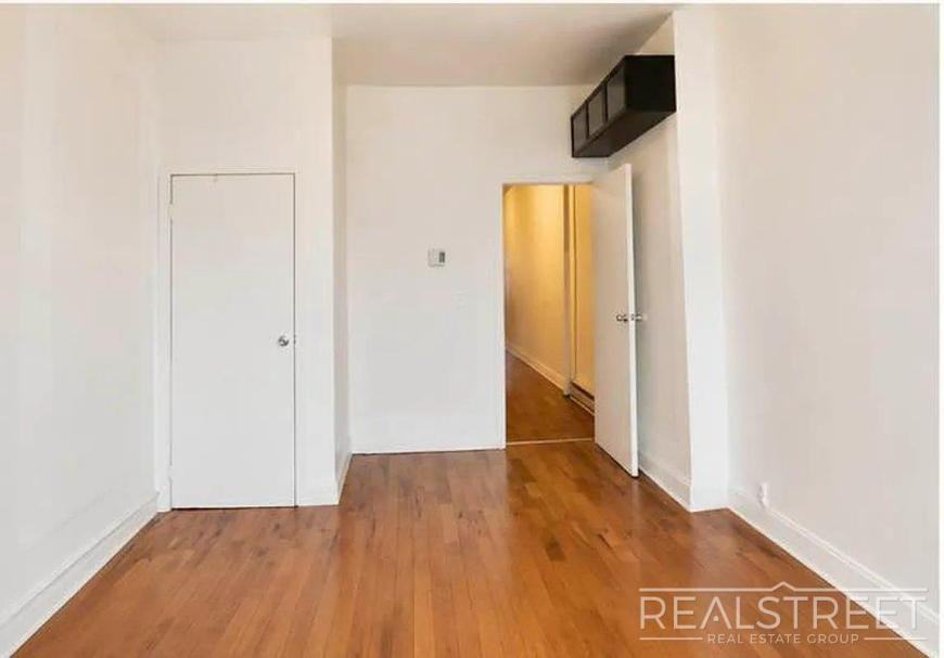 311 Troutman St - Photo 6 of 9