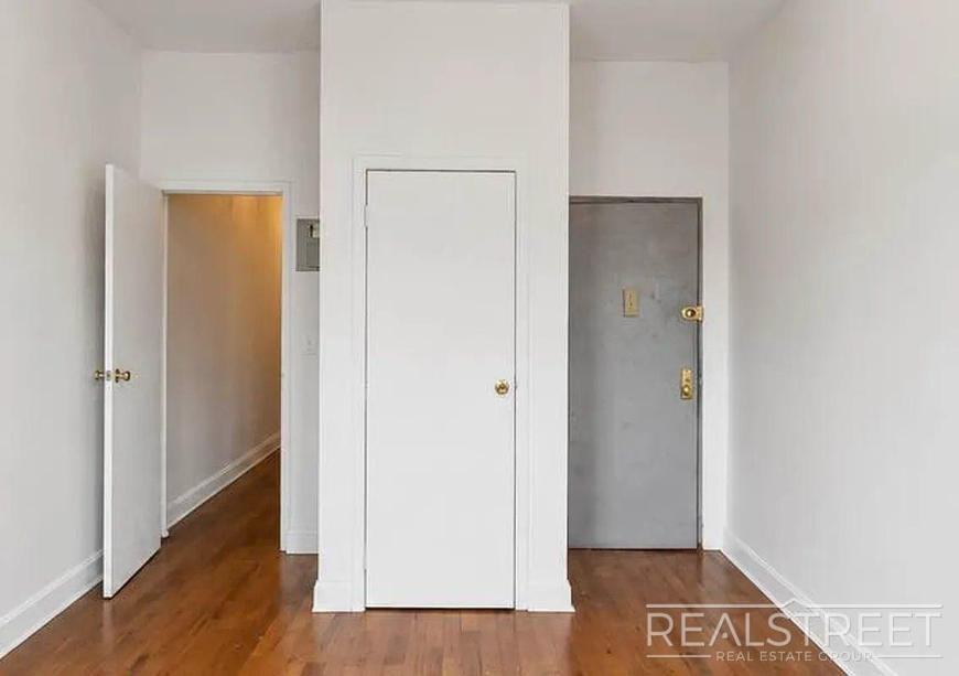 311 Troutman St - Photo 7 of 9