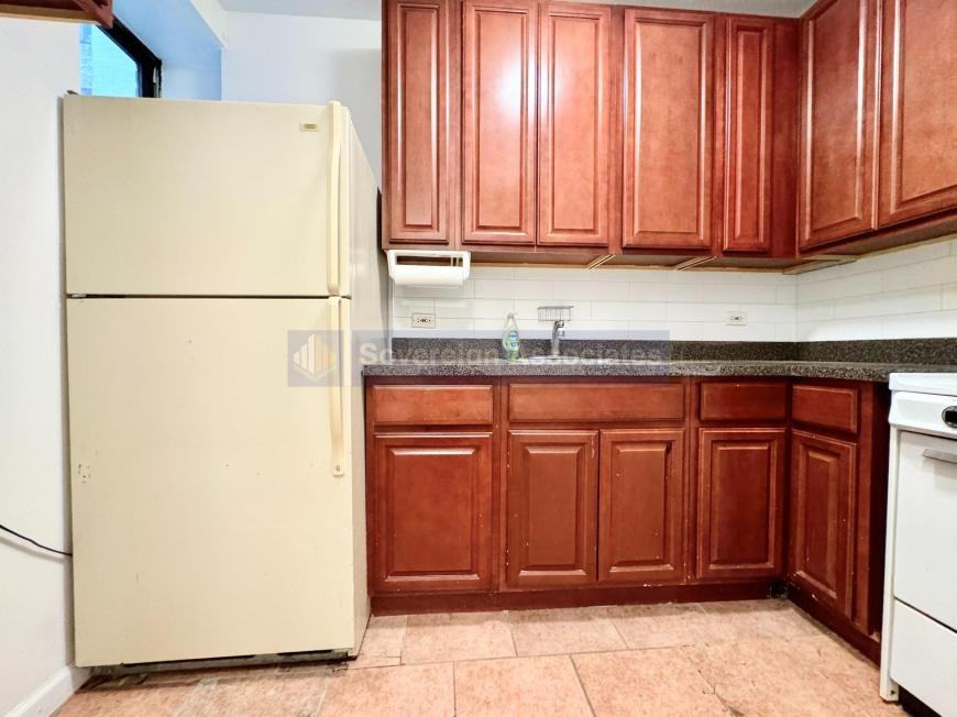 617 W 143rd St - Photo 5 of 10