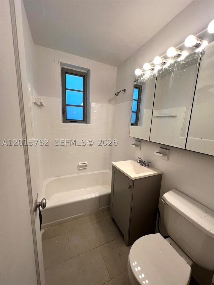 901 Collins Ave #103 - Photo 7 of 9