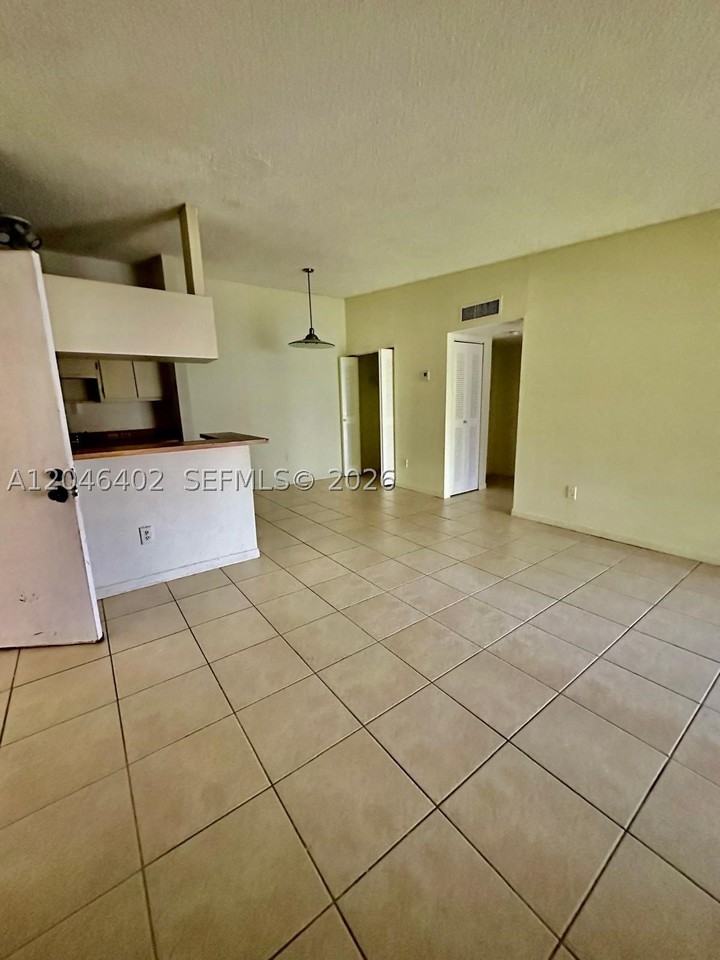 809 Ne 199th St #206-7 - Photo 3 of 16