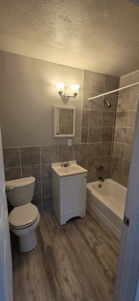 518 Baker Street, Unit 2 - Photo 4 of 7