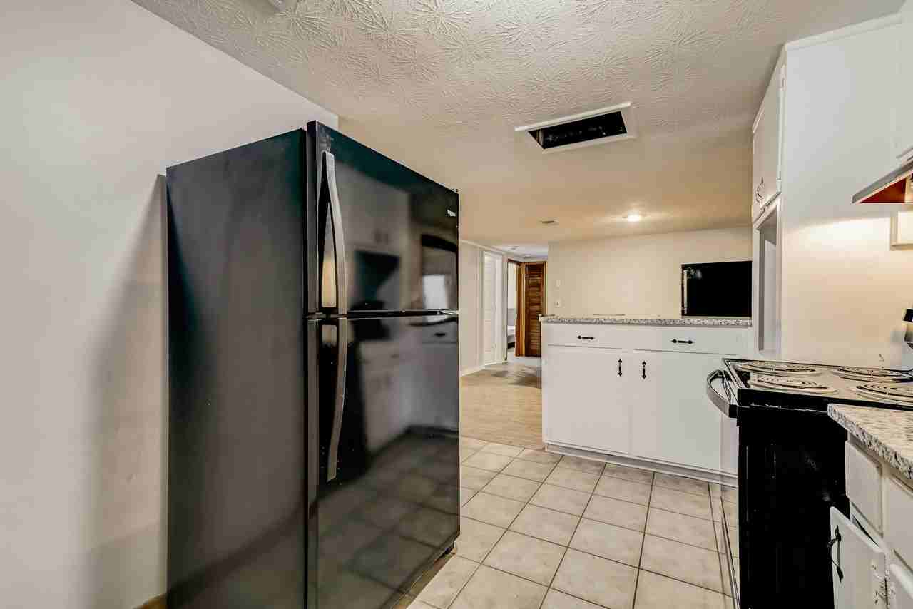 7387 Dostie Drive East, Unit R2 - Photo 4 of 8