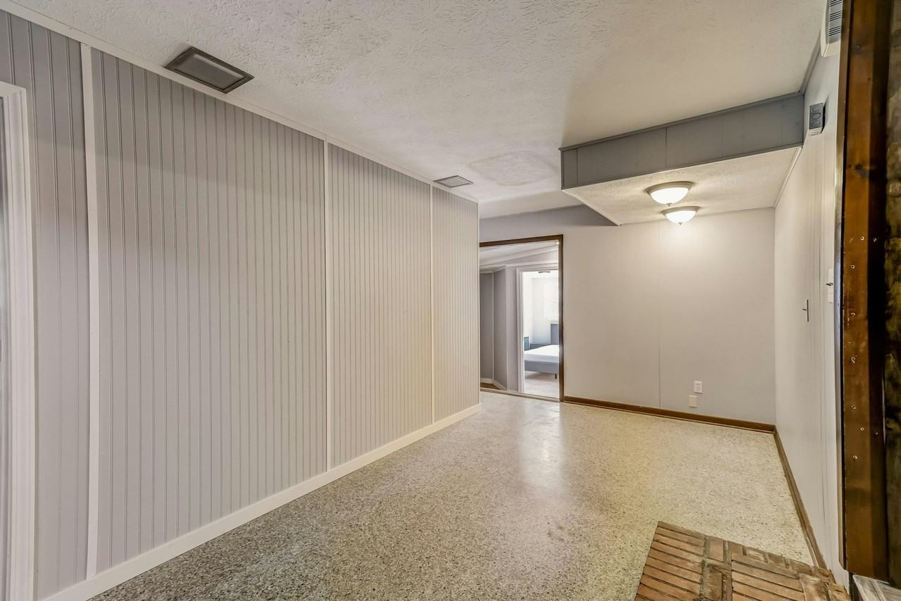 7387 Dostie Drive East, Unit R2 - Photo 6 of 8