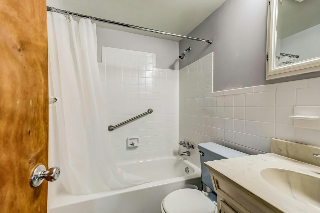 7387 Dostie Drive East, Unit R2 - Photo 7 of 8
