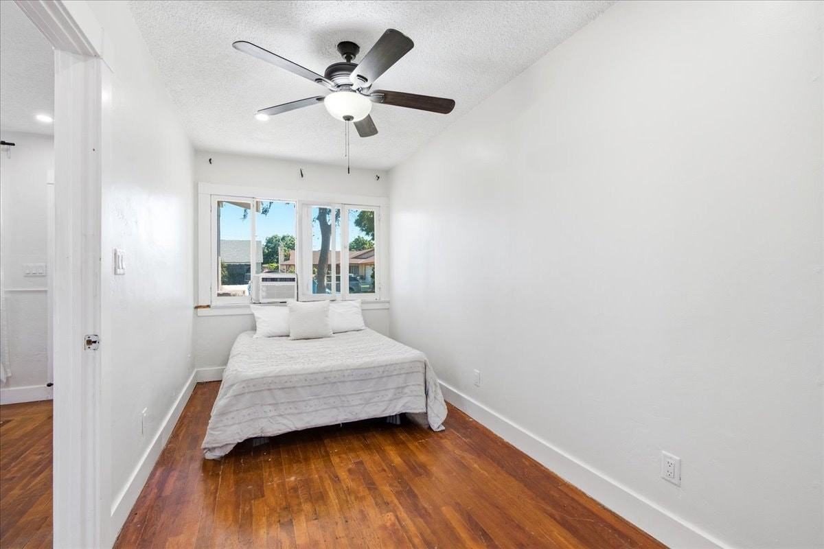 817 1/2 East Palmyra Avenue - Photo 3 of 38