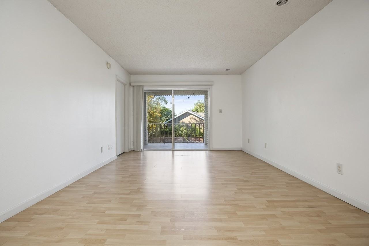 2808 Plaza Terrace Drive, Unit 808 - Photo 4 of 48