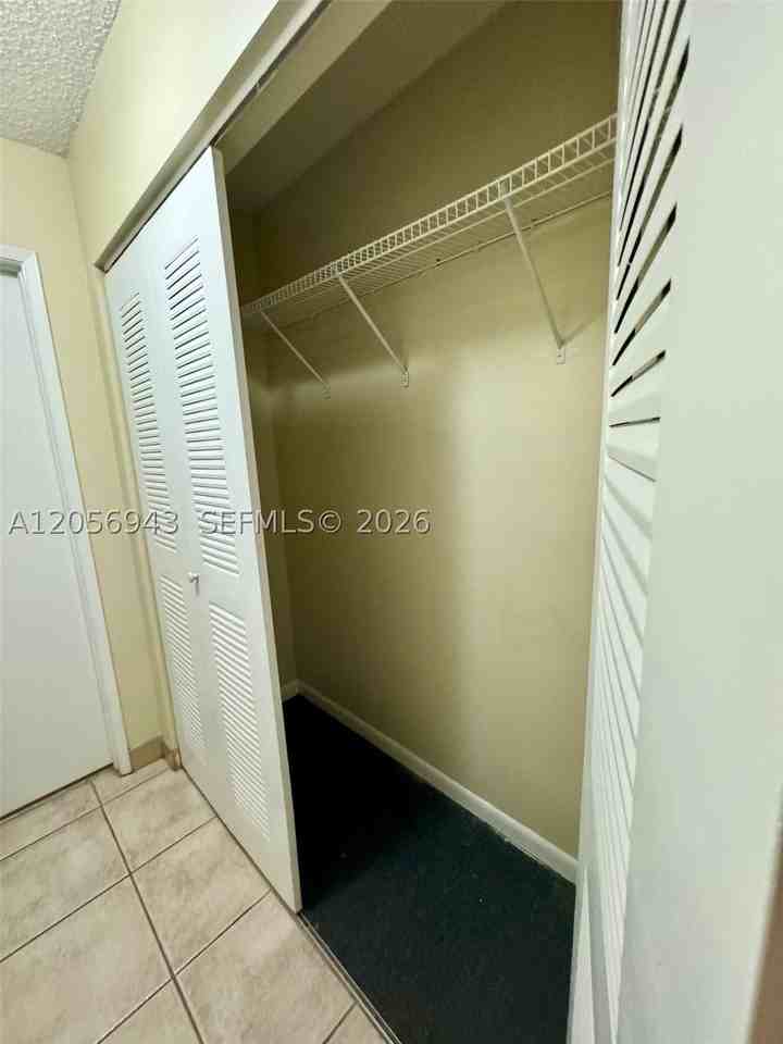9945 Nob Hill Ct #9945 - Photo 6 of 22