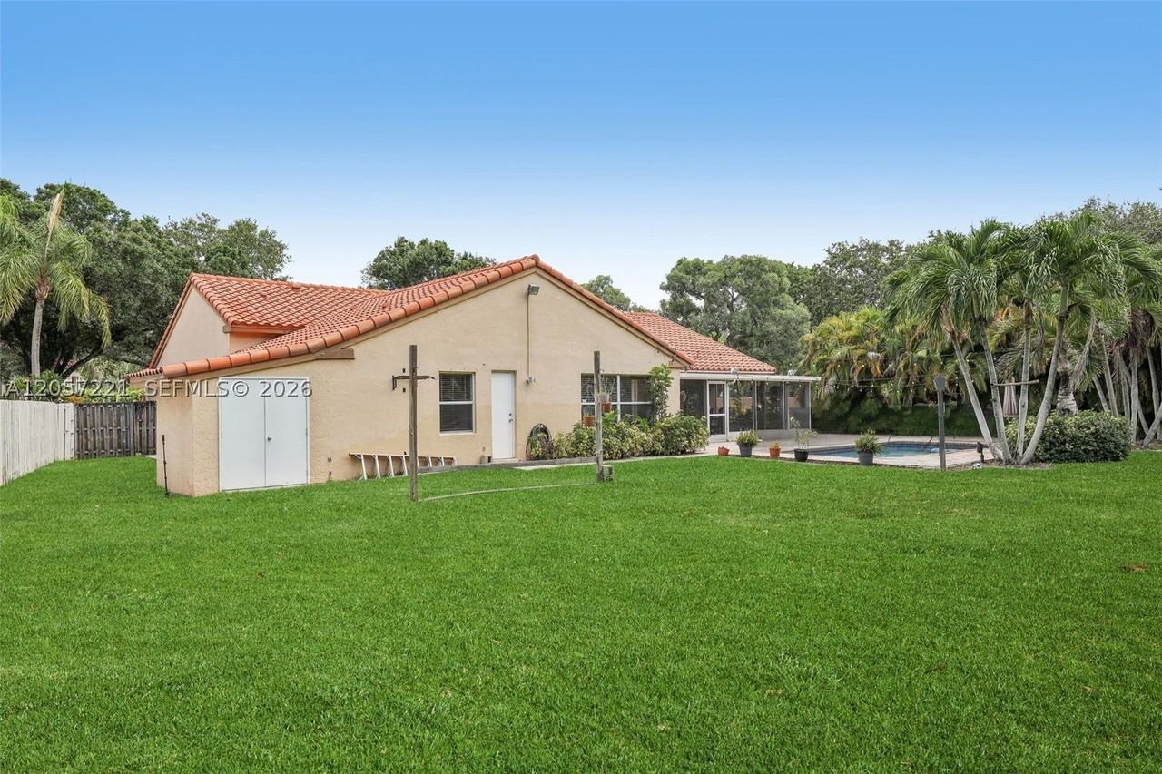 13100 Nw 11th Dr - Photo 2 of 46