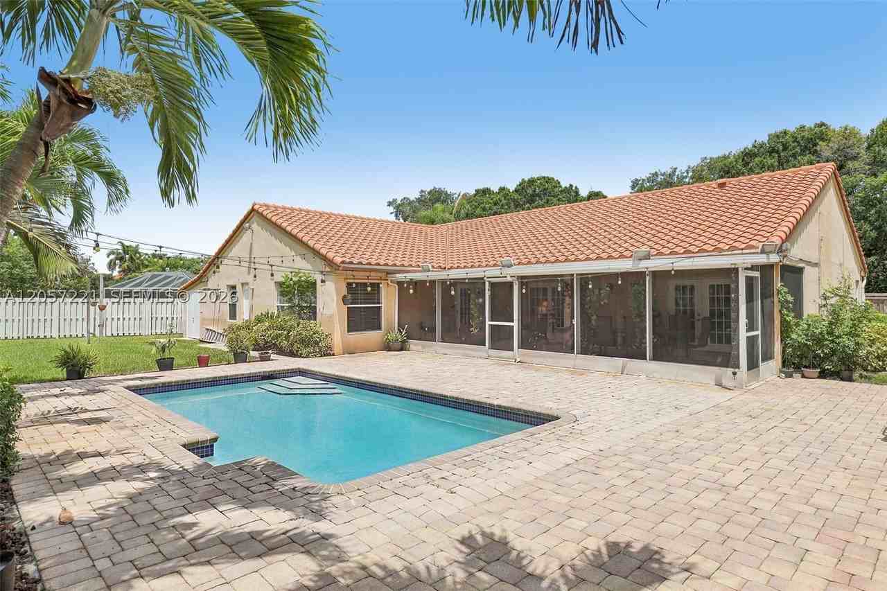 13100 Nw 11th Dr - Photo 5 of 46
