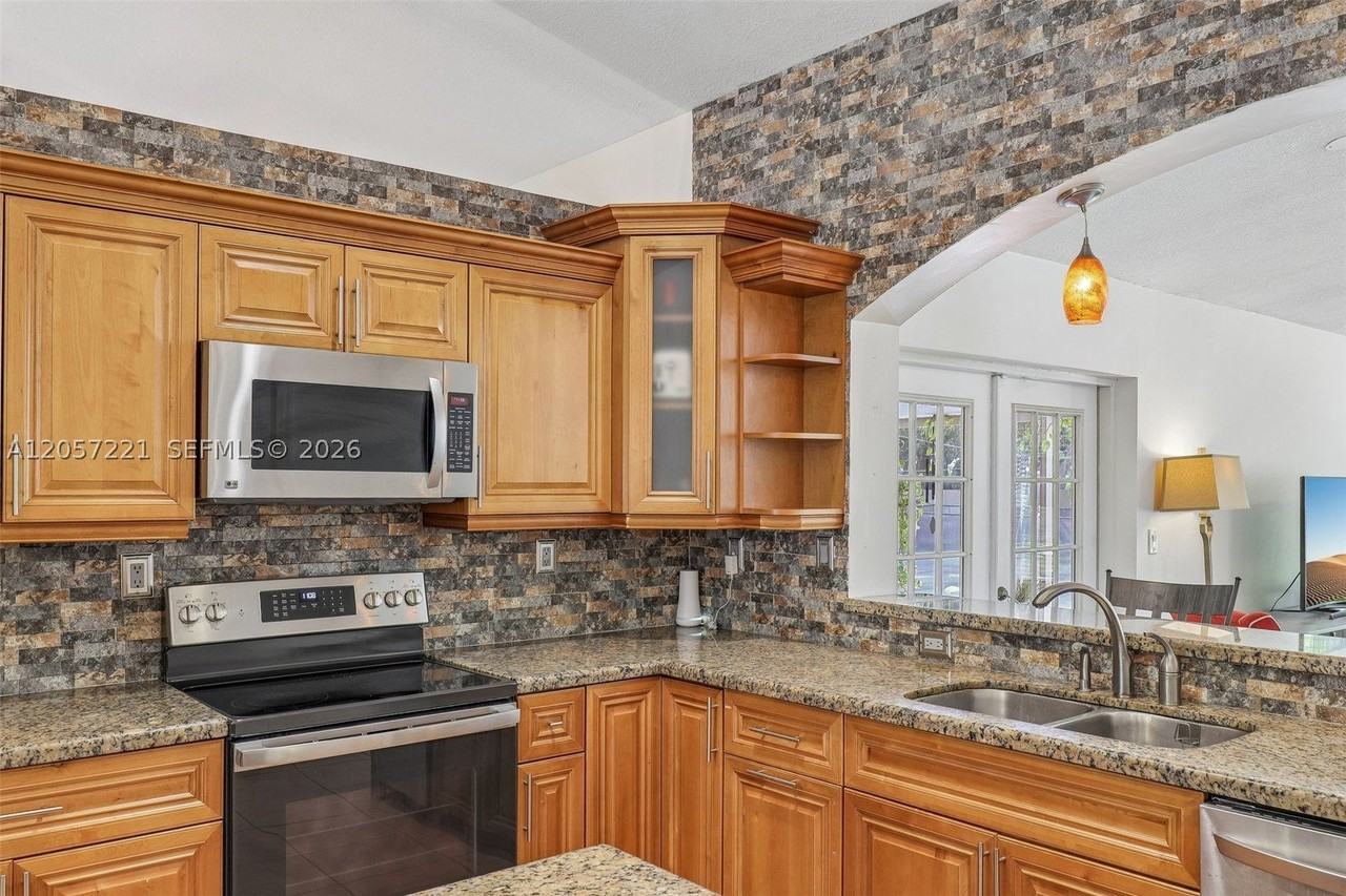 13100 Nw 11th Dr - Photo 6 of 46