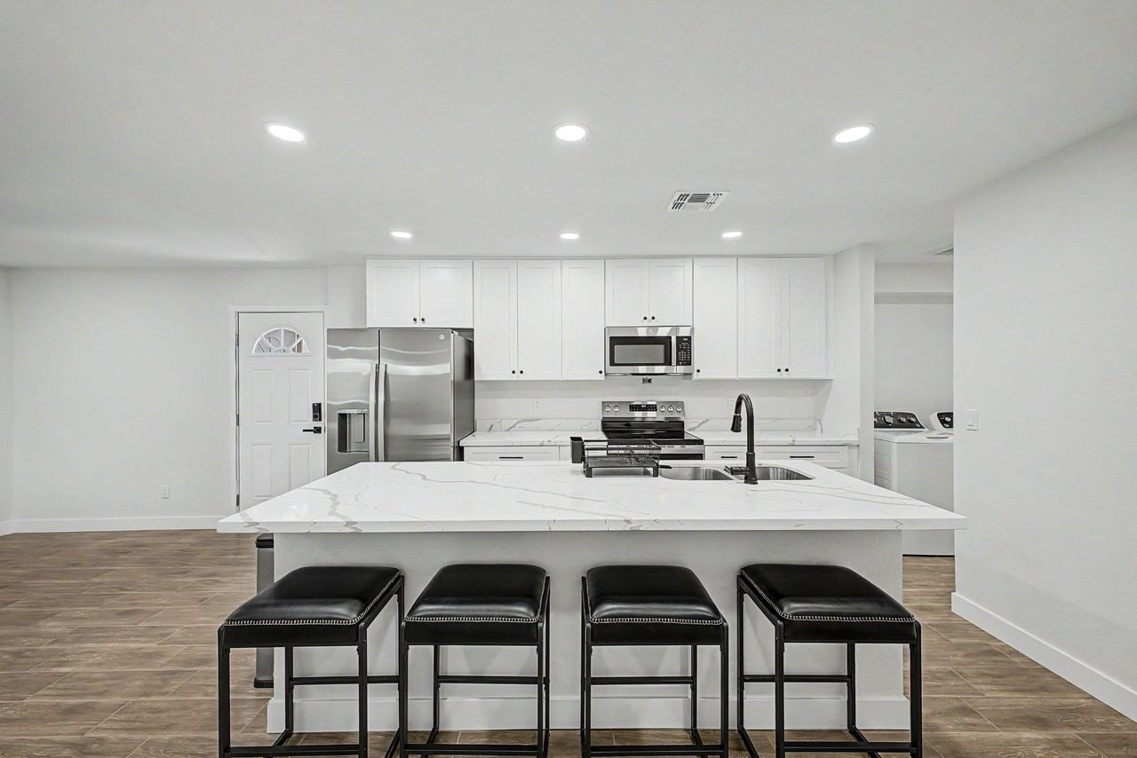 E South Mountain Ave - Photo 4 of 11