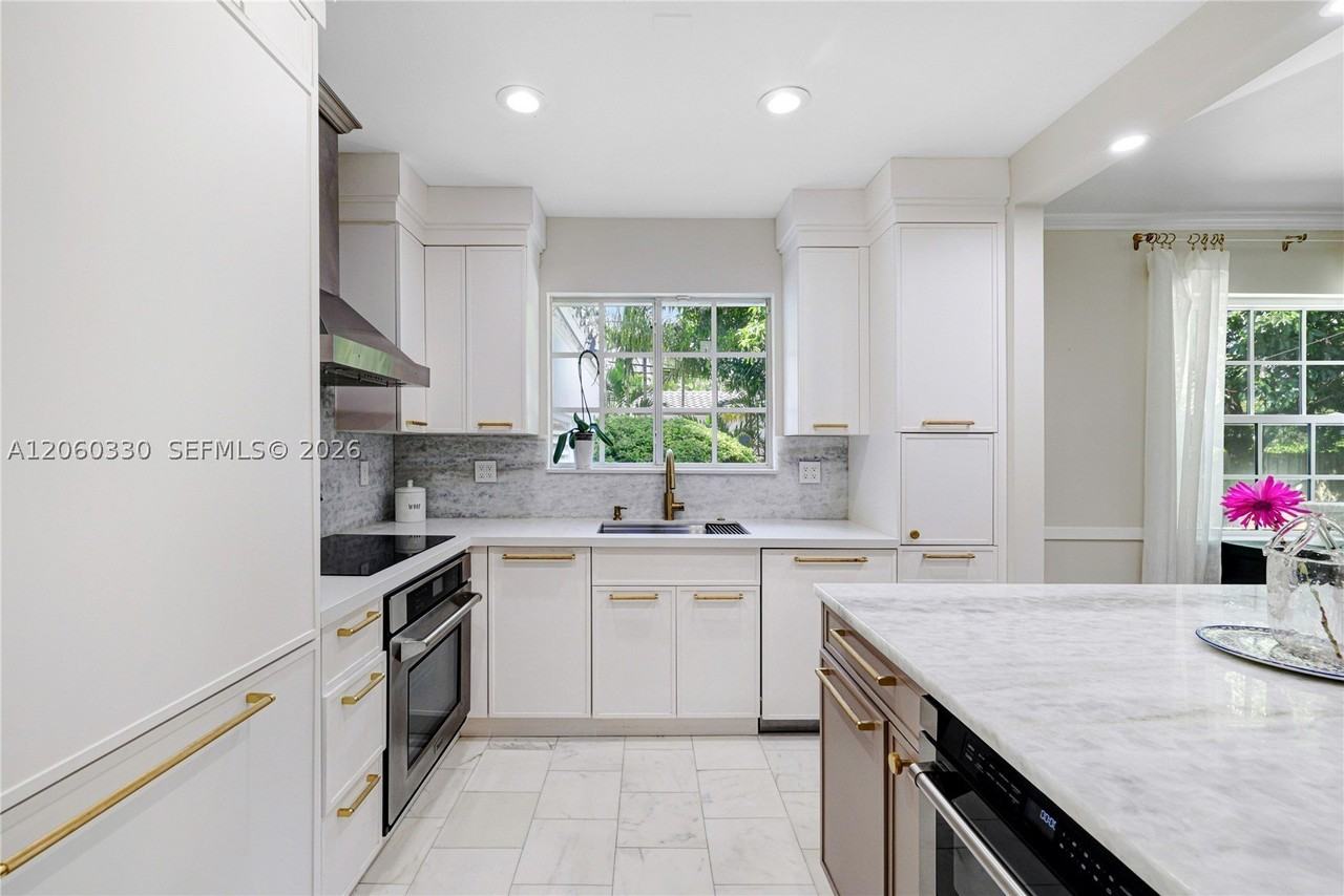 349 Ne 96th St - Photo 2 of 2