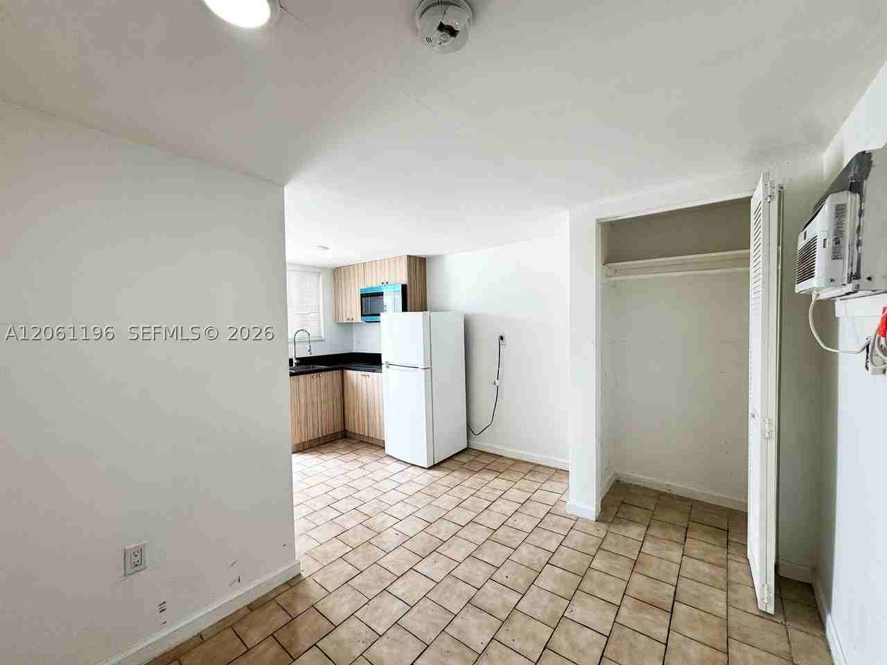 856 Sw 6th St #105 - Photo 3 of 6