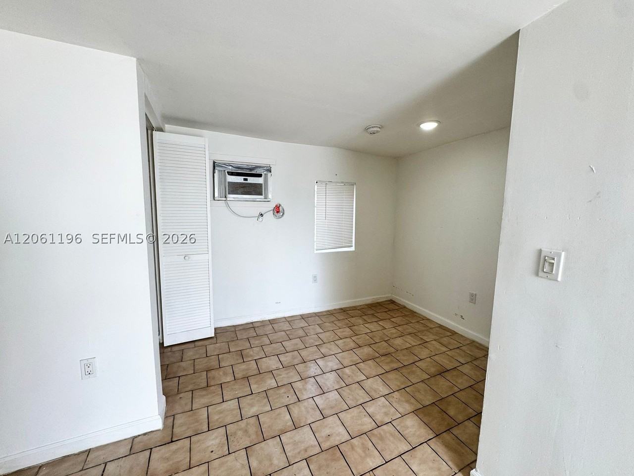856 Sw 6th St #105 - Photo 4 of 6