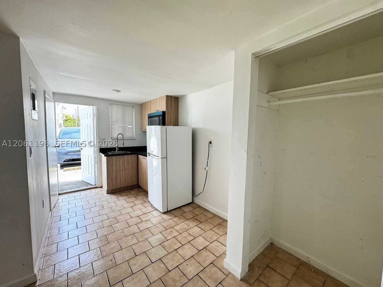 856 Sw 6th St #105 - Photo 5 of 6