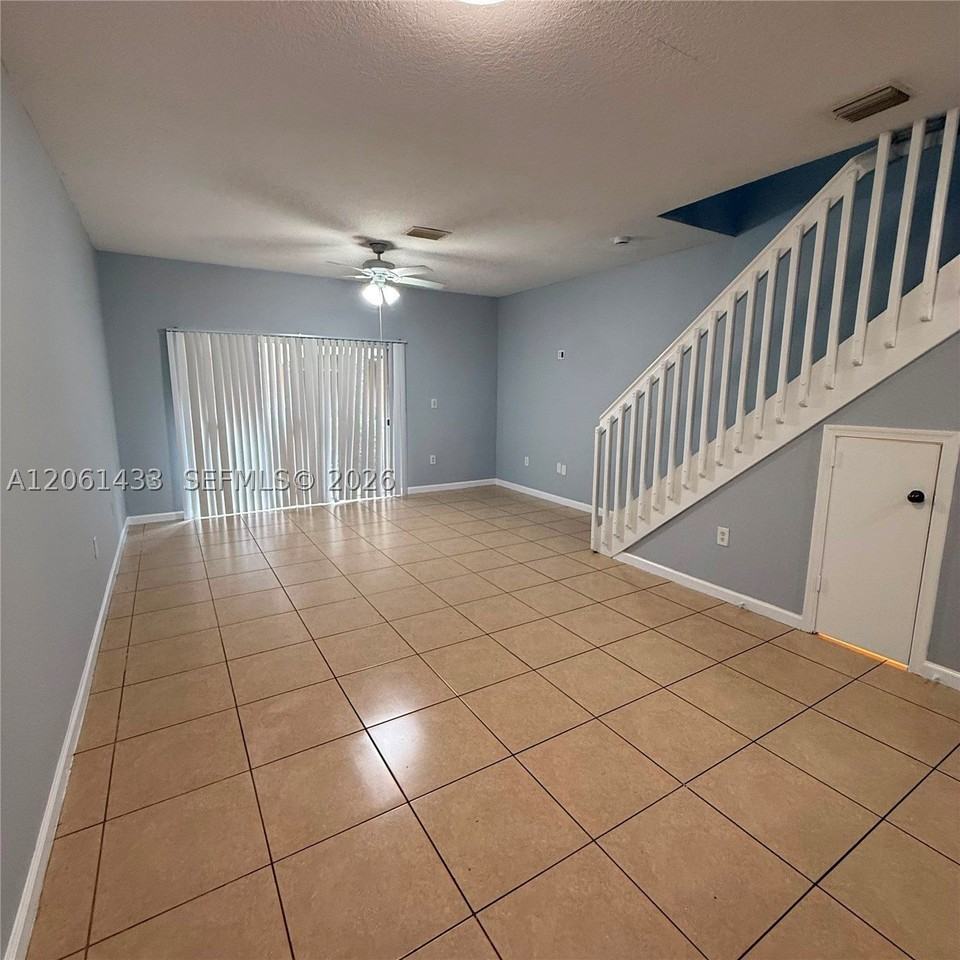 8811 S Isles Cir #8811 - Photo 4 of 17