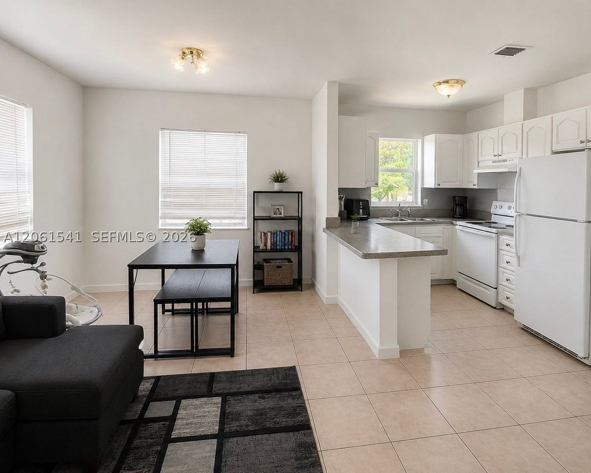 14140 Ne 2nd Ct #3 - Photo 6 of 18